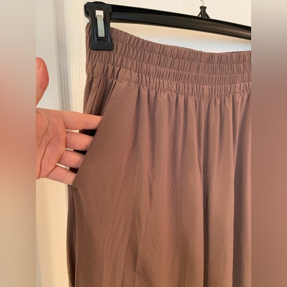 Vuori Villa Wideleg Pant | Chocolate | Medium | Regular Inseam | NWOT | Women’s - Picture 9 of 16